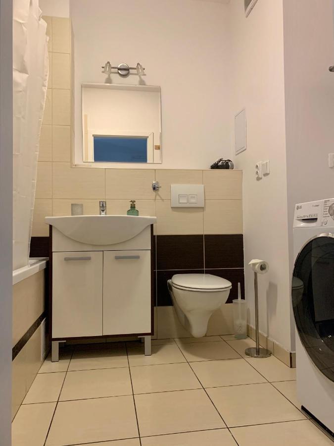 Bl - The Executive Suite, Boru - 24Hr Self Check-In, Free Private Parking, Balcony With Mountain View, 5 Minute Walk To City Center Banská Bystrica Eksteriør billede