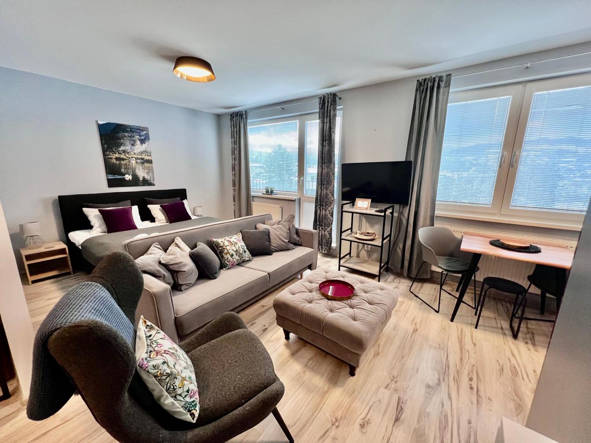 Bl - The Executive Suite, Boru - 24Hr Self Check-In, Free Private Parking, Balcony With Mountain View, 5 Minute Walk To City Center Banská Bystrica Eksteriør billede