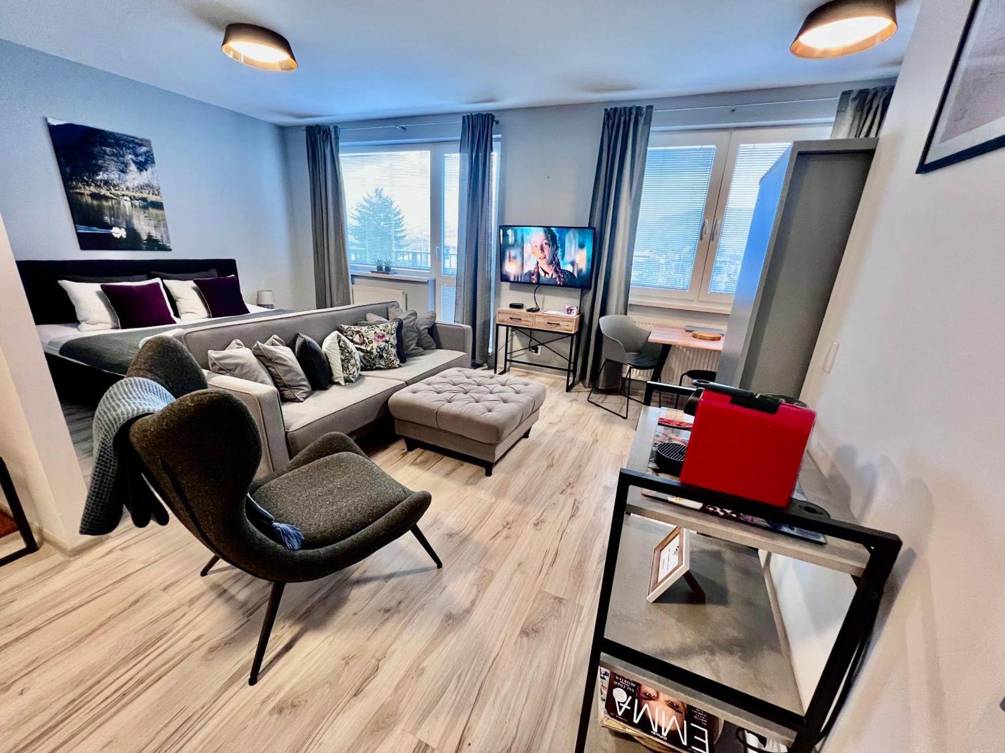 Bl - The Executive Suite, Boru - 24Hr Self Check-In, Free Private Parking, Balcony With Mountain View, 5 Minute Walk To City Center Banská Bystrica Eksteriør billede